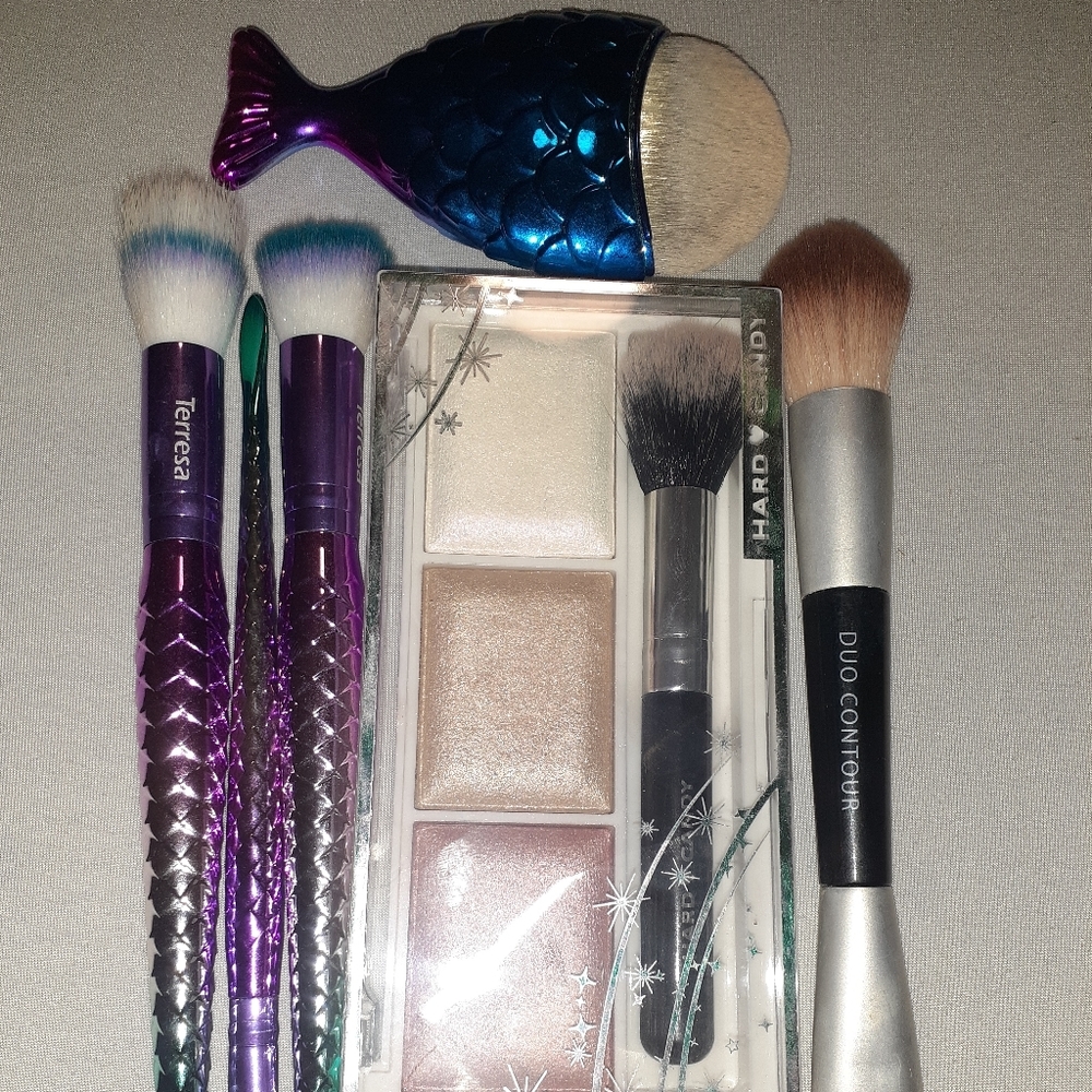 Highlight set with mermaid brushes